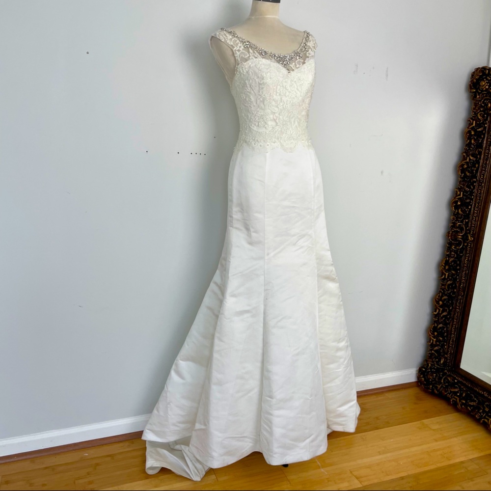 NWOT Satin & Lace Wedding Dress Trumpet Size 6